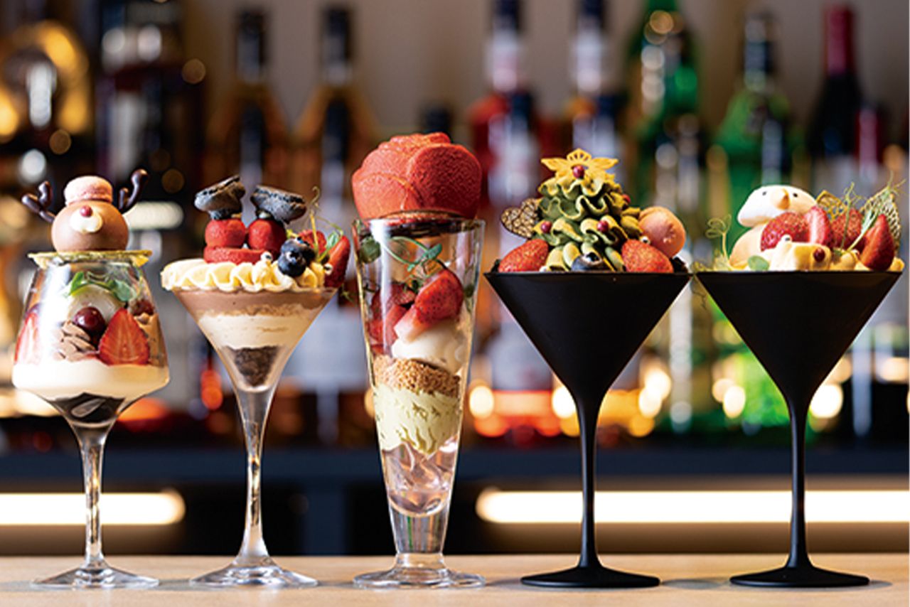 SWEETSBAR KEY「トナカイパフェ」（左・2400円）