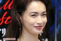 長谷川京子の“大胆露出”私服にネットは賛否両論　森高千里、渡辺美奈代らアラフィフ世代に“ミニスカ”ブ…