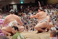 《大相撲初場所》義ノ富士、大の里、安青錦らの熱戦に「座布団投げ・手拍子」観客のマナーが物議、協会の見…