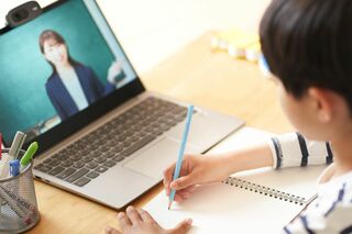 オンライン授業で気が抜けない親たち　※写真はイメージです