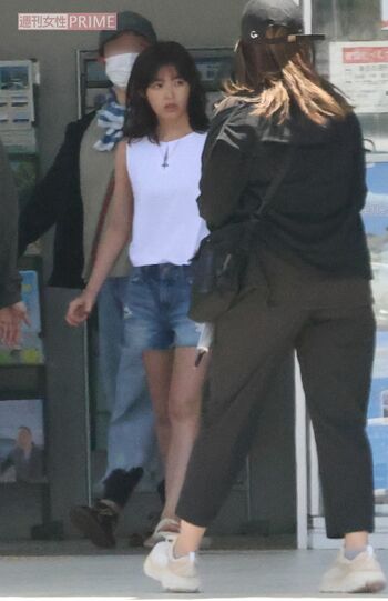 フジ月9ドラマ『真夏のシンデレラ』ロケに参加する森七菜