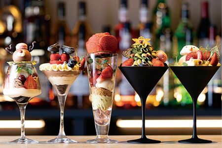 SWEETSBARKEY「トナカイパフェ」（左・2400円）