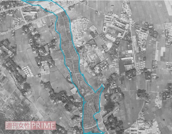 1956年の航空写真を見ると、現場周辺は谷の中の湿田だったことがわかるという（高橋特任教授提供）