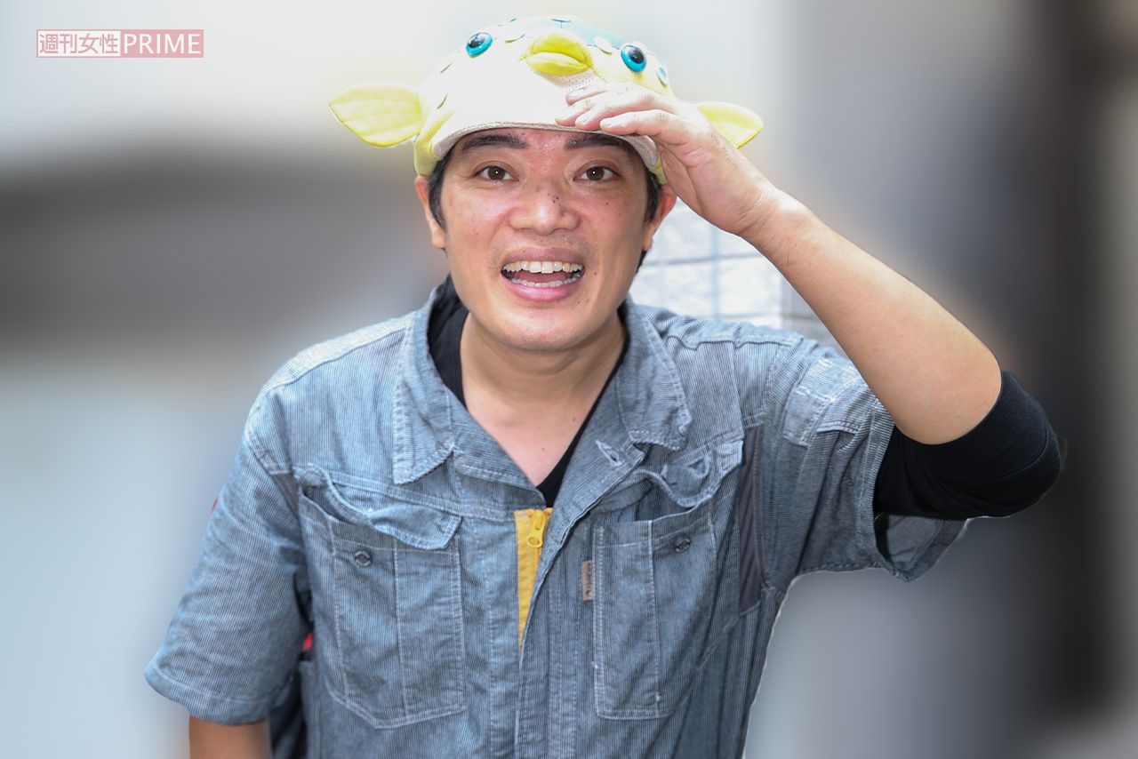 帽子を家に取りに行き、再度ポーズをとってくれたさかなクン