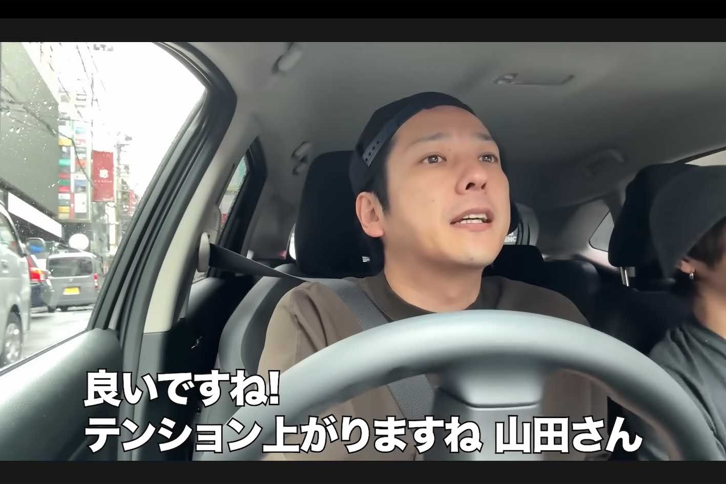 歌舞伎町でテンションが上がりご機嫌な二宮和也（『よにのちゃんねる』より）
