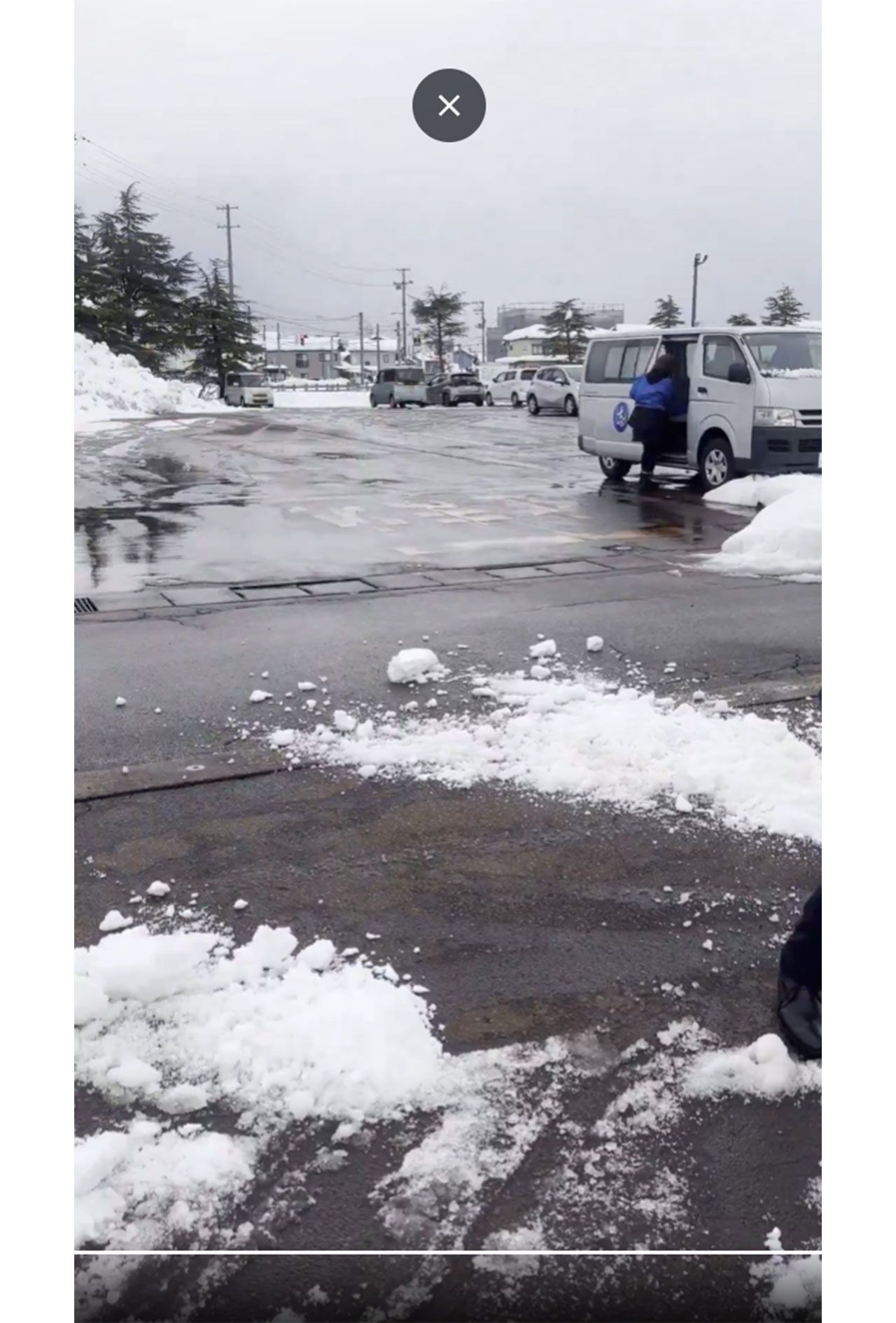 SNSで拡散されている、米山隆一氏の雪かき動画