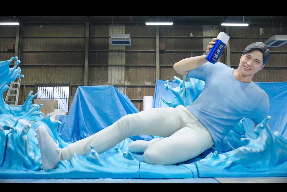 「大谷SUNトラック」製作の様子（雪肌精の公式Xより）