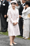 愛子さまにとって初のご参加となった今年春の園遊会は洋装で