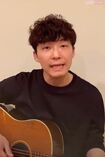 星野源は「この動画に楽器の伴奏やコーラスやダンスを重ねてくれないかな?」とメッセージを添えたが……