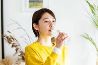 《熱中症》我慢強い“頑張り屋タイプ”は要注意!「水分補給はただの水ではダメ」リスクを高める“5つの要素”も
