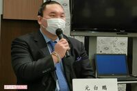 白鵬のトークショーにエプロン姿で親方がパンを販売「コロナ時代の大相撲」興行のしぶとさ