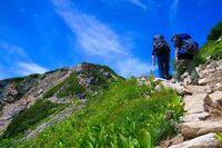 【秋のレジャーに潜む危険】記念写真で滑落、低体温で搬送、ハチにクマも！遭難防止アドバイザーに聞く