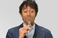 阿部寛＆香川照之がノリノリ！日本版『スニッファー』の面白さは“本家”を超えた?!