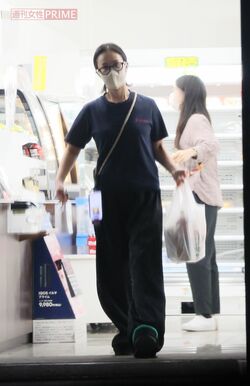 『下剋上球児』撮影が終わった夜10時ごろ、近くのコンビニでお茶やお菓子を大量購入した黒木華