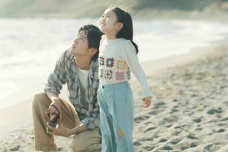 『海のはじまり』（フジテレビ系）で初めての父親役に挑戦した目黒蓮（番組公式Xより）