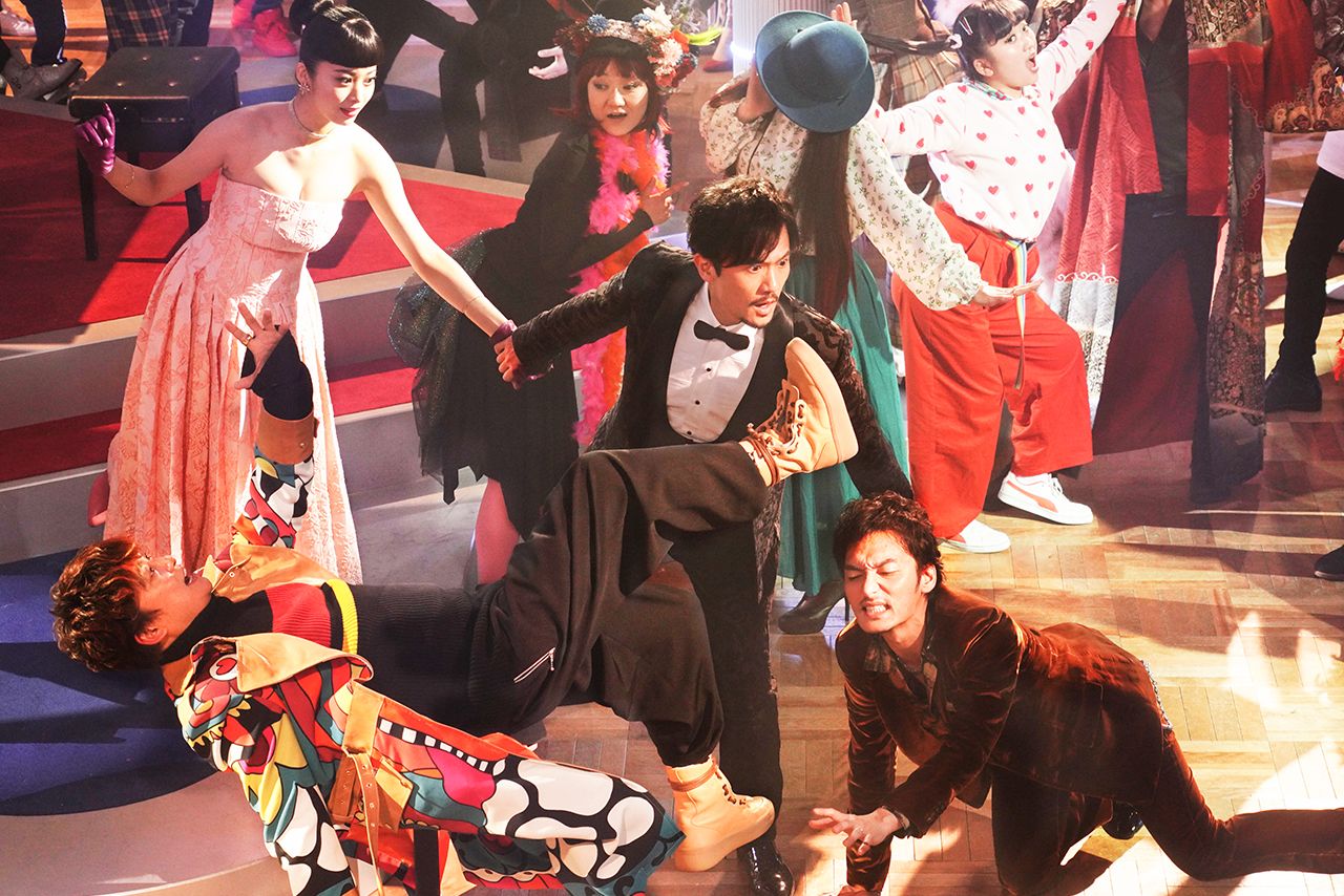 エピソード4：「新しい詩」「最後はミュージカルになってて、すごく気持ちよく歌い上げてます！」（香取）(c)2018 ATARASHIICHIZU MOVIE