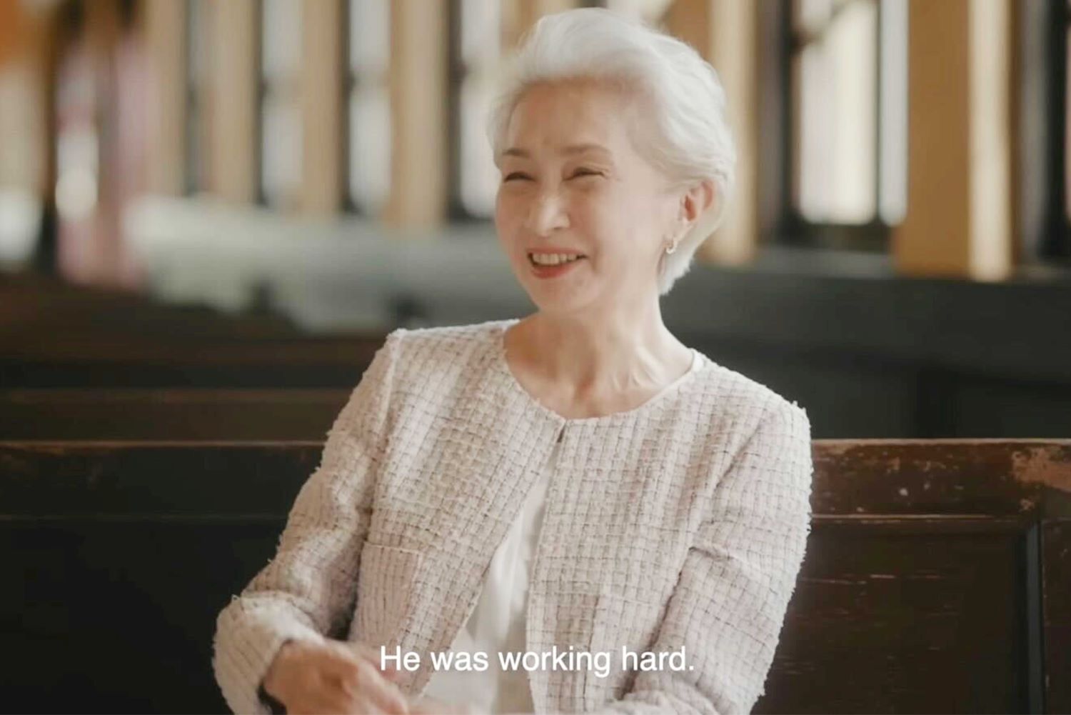 インタビューに登場した役所広司の妻・橋本さえ子さん（映画配給会社ビターズ・エンドの公式Youtubeチャンネルより）