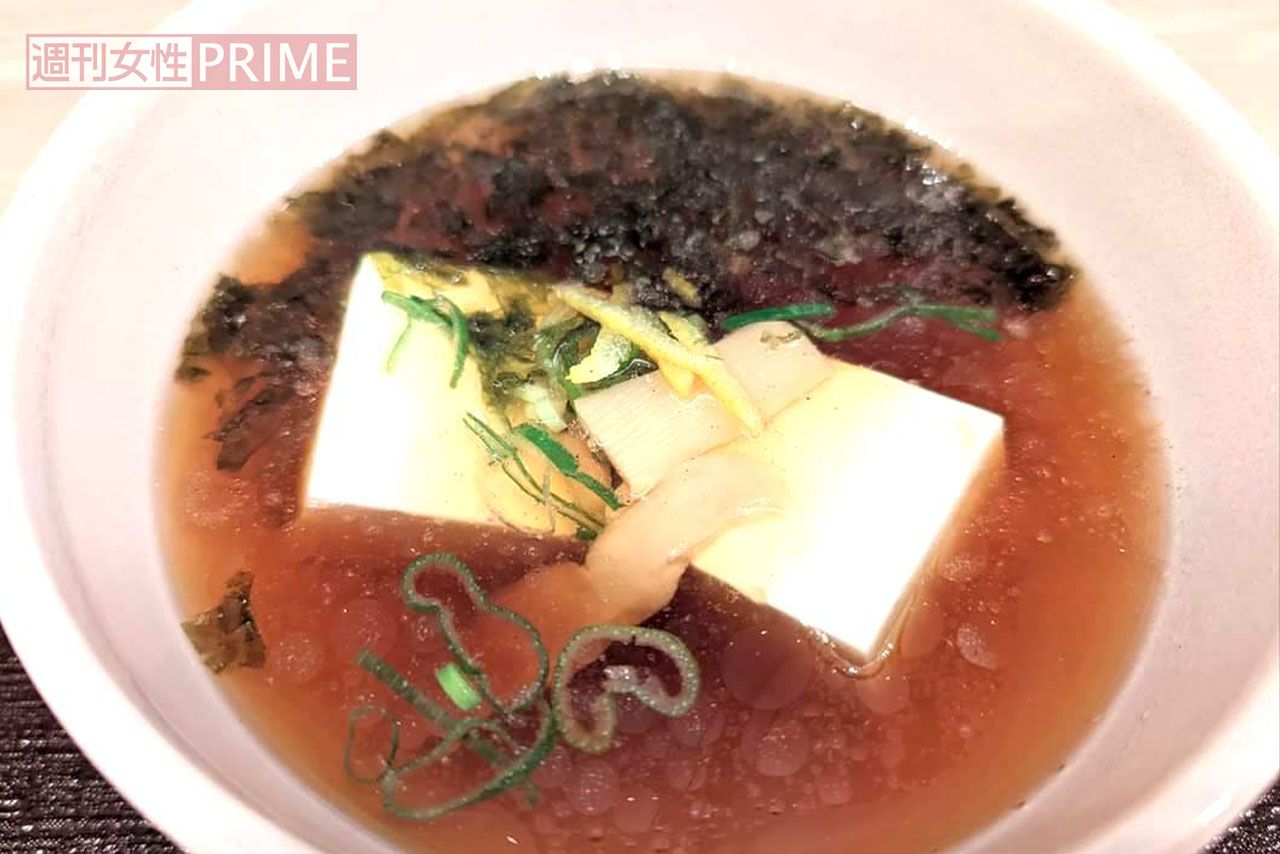 期間限定で提供されていた“麺抜き”夜鳴きそば。麺の代わりに豆腐が入っていた（撮影／みね子さん）