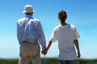 29歳の彼女と同棲中のアラ還男性、相続問題を前に息子たちを納得させた「再婚の条件」