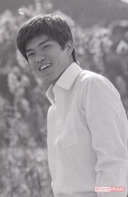 佐藤浩市。デビュー作ドラマ『続・続事件』の現場にて（'80年撮影）