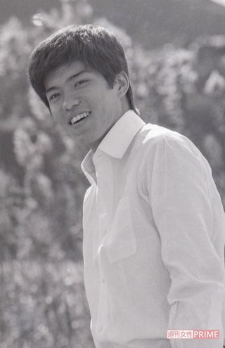 佐藤浩市。デビュー作ドラマ『続・続事件』の現場にて（'80年撮影）