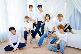 左から長妻怜央、安井謙太郎、萩谷慧悟、諸星翔希、森田美勇人、阿部顕嵐（上）、真田佑馬（下）。以前、週刊女性で取材した際も、とにかく仲よしだった7人。フォトブックでは、「7ORDERの由来、込められた思い」など、約1万字に及ぶメンバー全員による座談会も