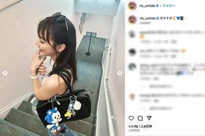 最新ショットをアップした内田理央。“白い腕時計”はヒカルのプレゼントか（本人インスタグラムより）