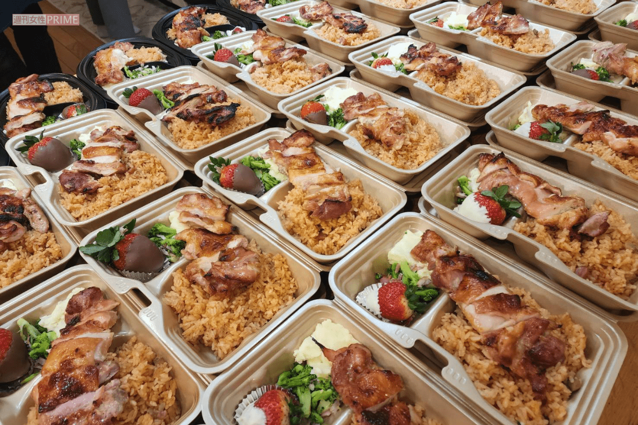 現在は50食分を4人で作っている。どれもおいしいと評判だ