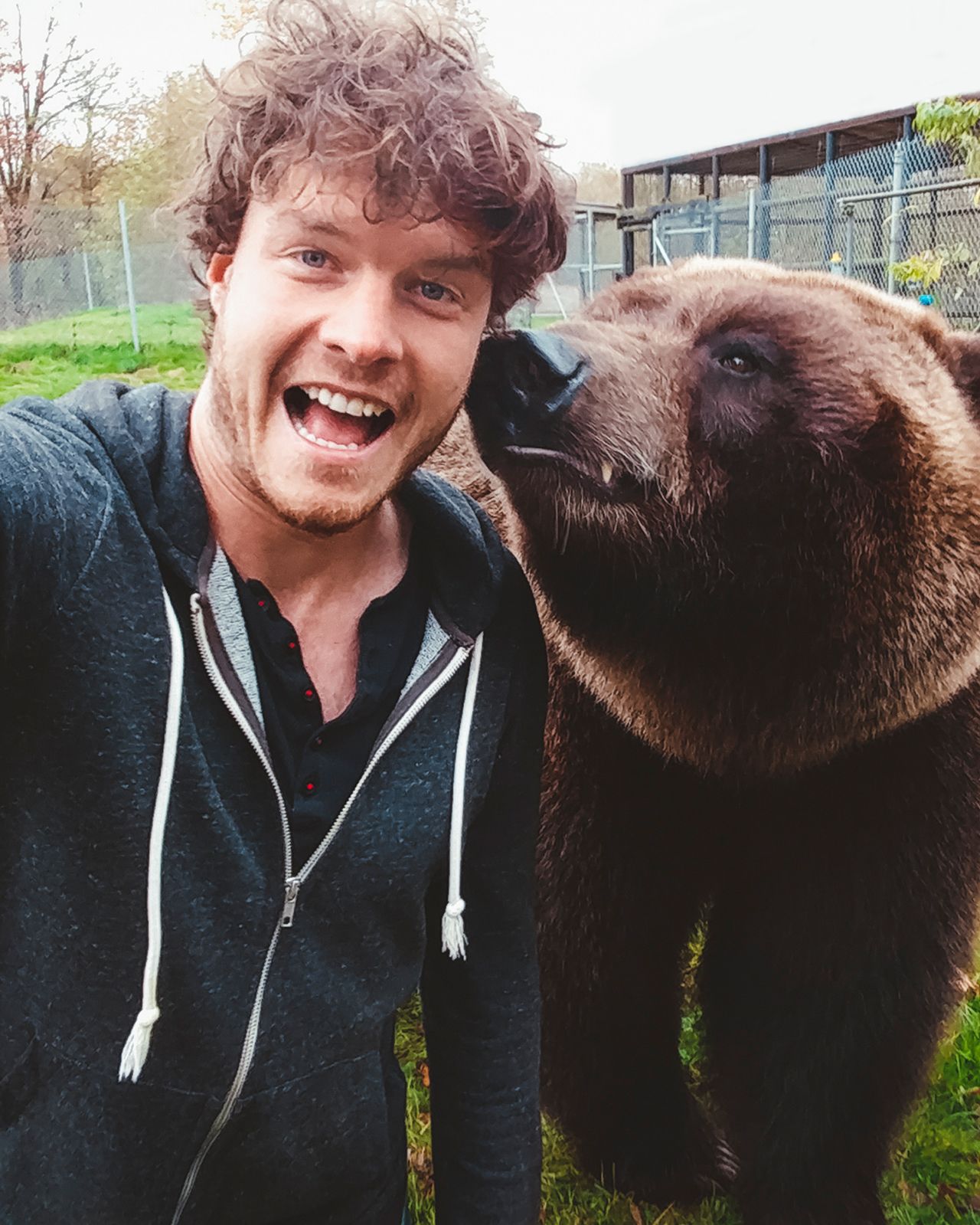 狂暴なイメージのあるクマもアラン氏にかかれば、こんな可愛らしい表情に♪　撮影／アラン・ディクソン