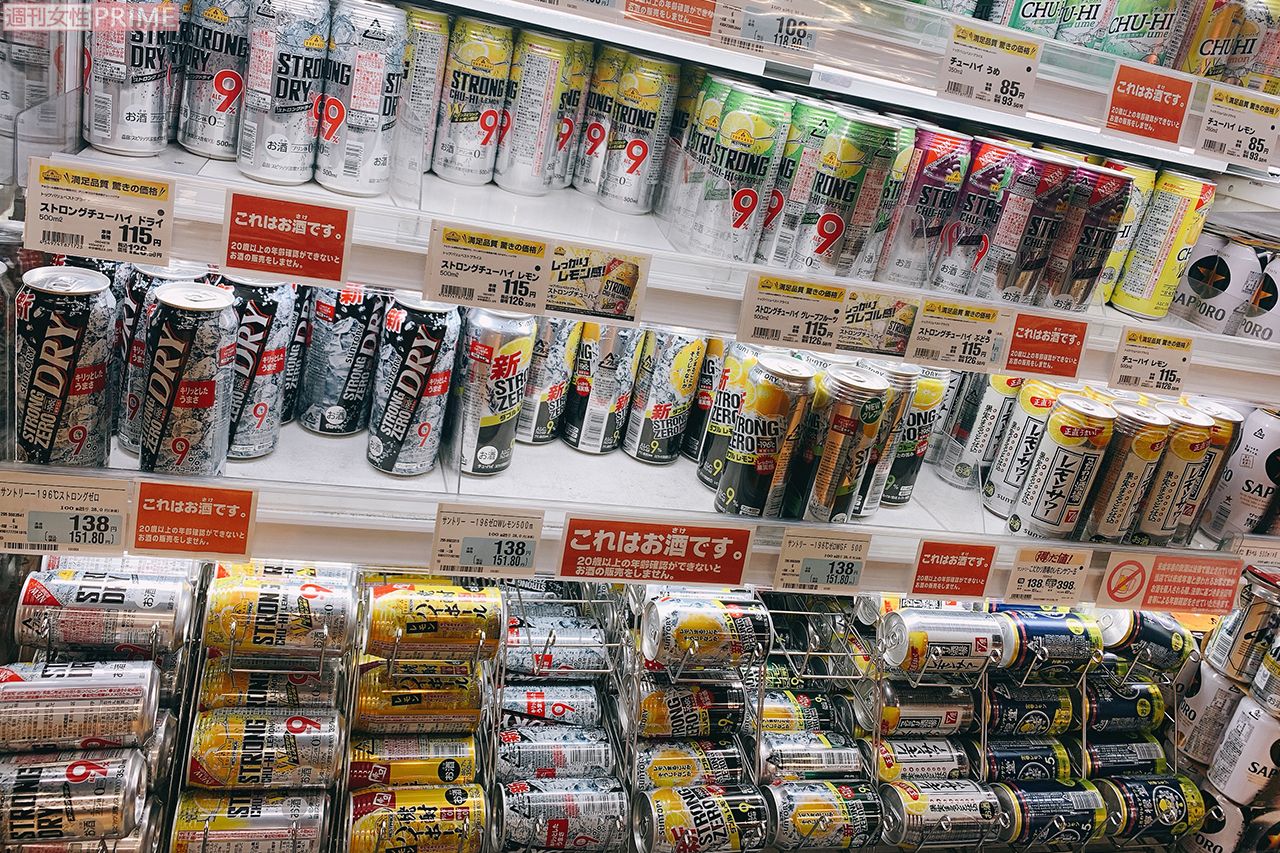 ズラリと並ぶストロング系飲料。ビールよりもずっと安い価格帯も魅力だ