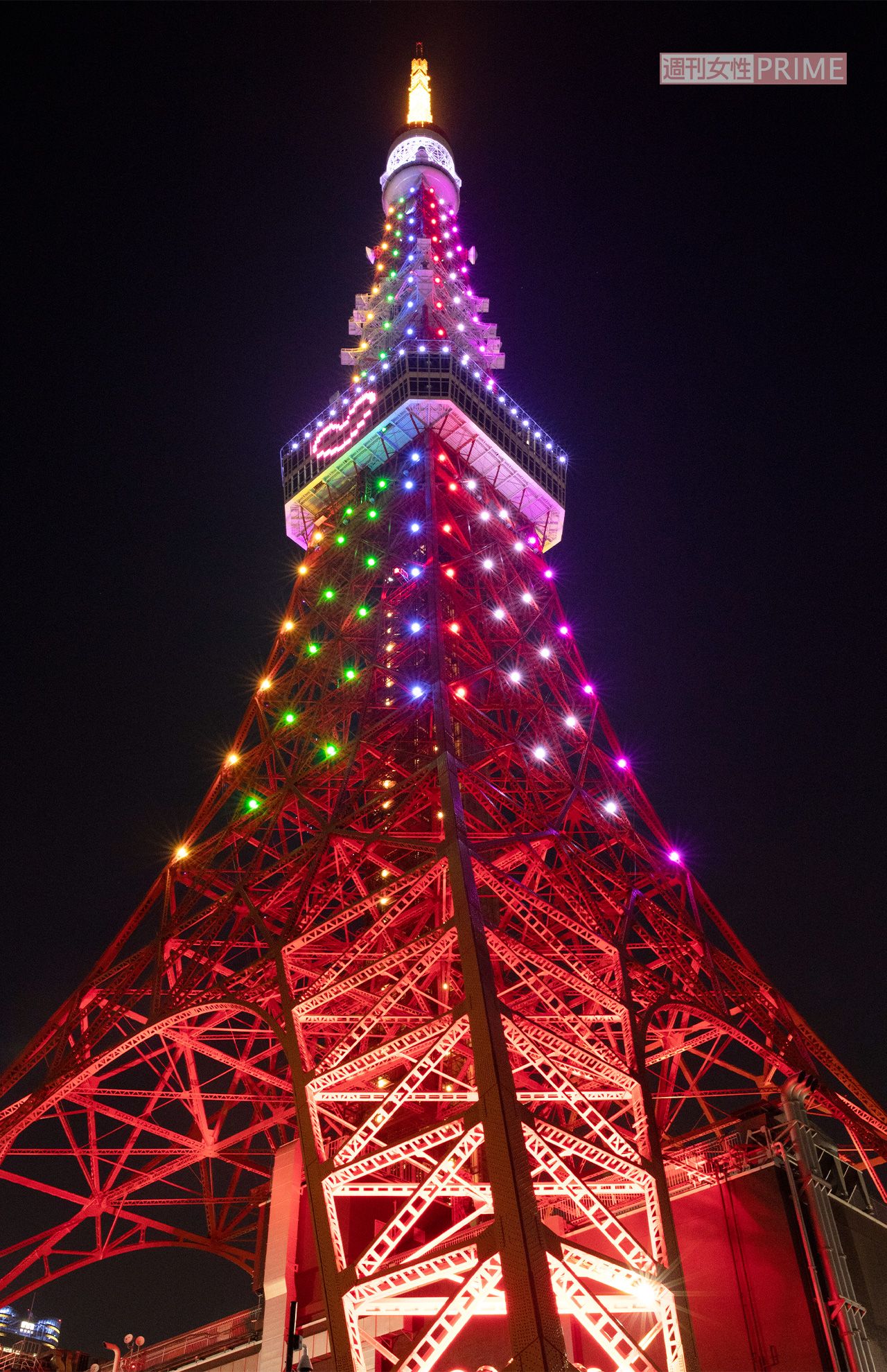 2020年12月28日にライトアップされた“SMAP使用”の東京タワー/撮影・北村史成