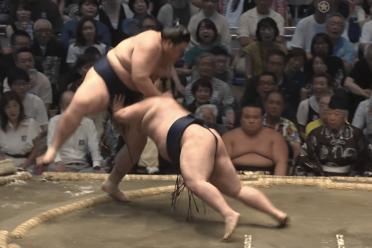 とんでもないジャンプ力を見せる大の里（相撲協会公式YouTubeより）