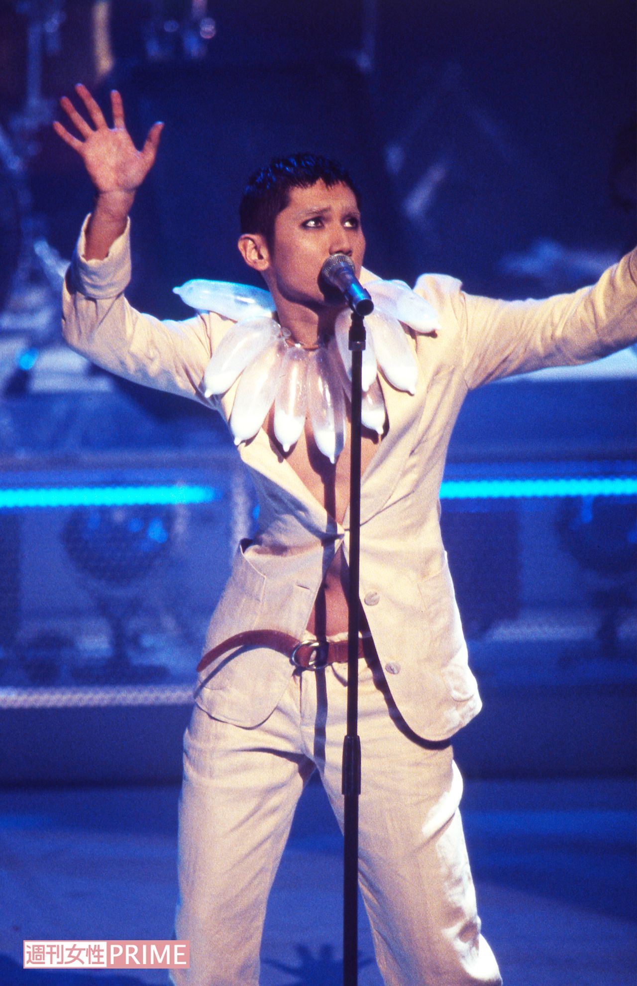 '92年紅白出場の本木雅弘　ネックレスのコンドームが神々しい