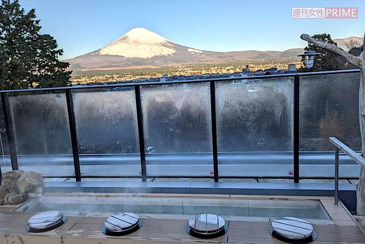 ドーミーインEXPRESS富士山御殿場の屋上テラスでは富士山を見ながら足湯が堪能できる（撮影／みね子さん）