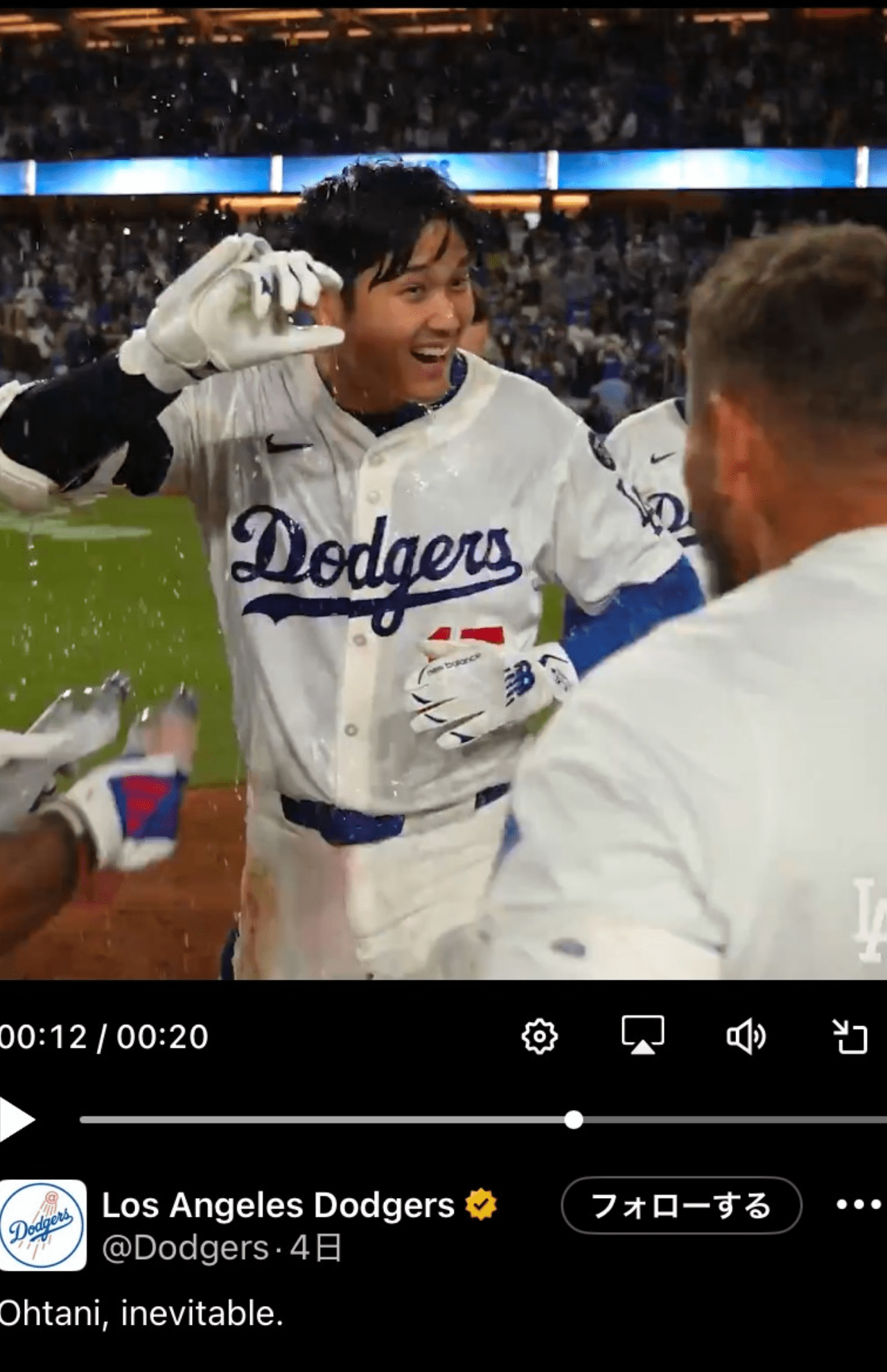 日本時間4月3日にサヨナラホームランを放った際に大谷がデコルテポーズを披露（ドジャース公式Xより）