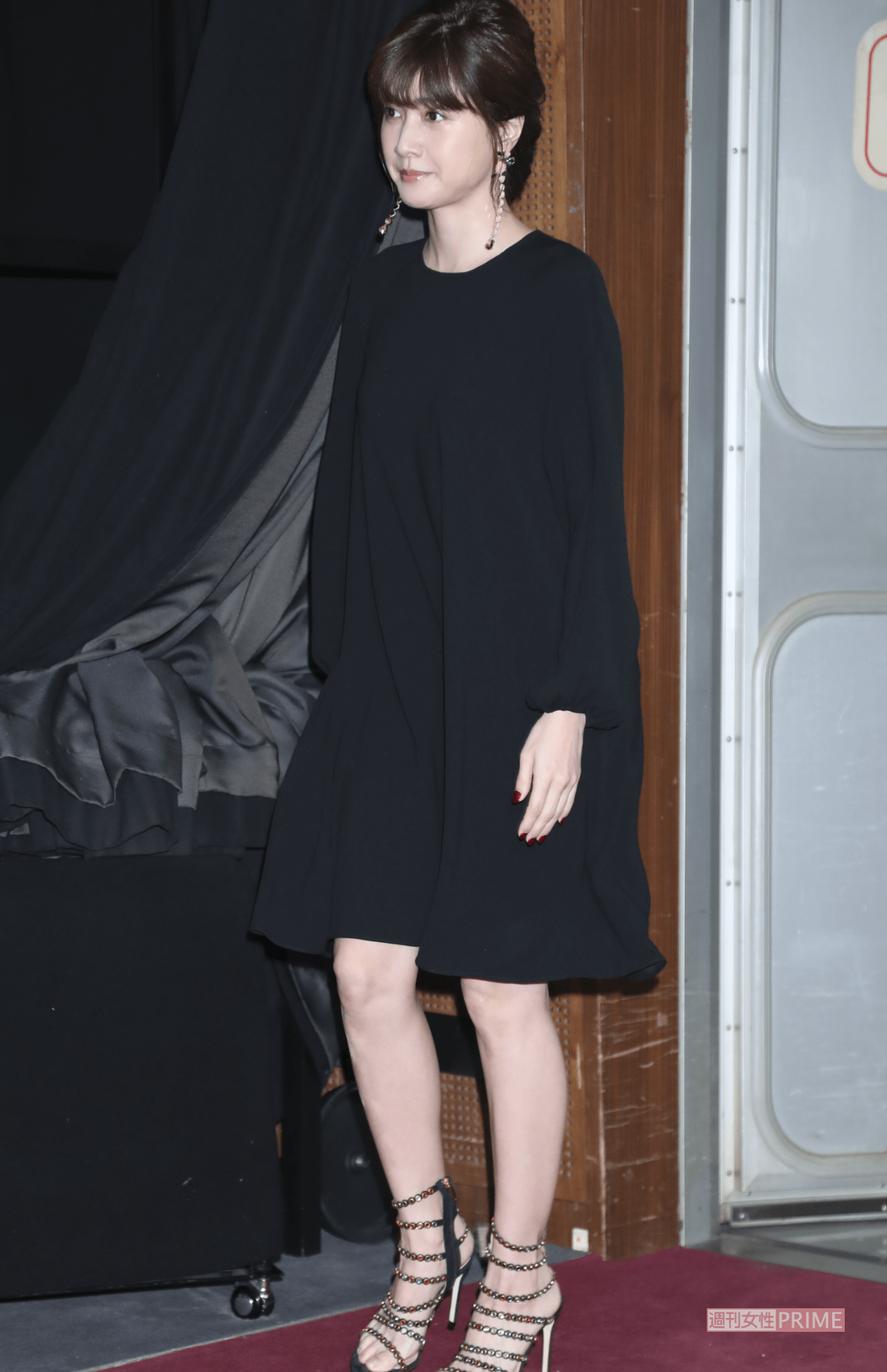 内田有紀（48）NHK・BSプレミアムの時代劇『荒神』の試写会に登場した際のドレス姿。美しさをキープする内田は、2023年でデビュー30周年。8年ぶりにショートヘアにして話題になっている