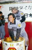 1985年に日本一になった阪神タイガース、祝賀会に参加した真弓明信、バース