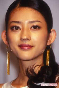 『牡丹と薔薇』で“ボタバラ旋風”を起こした小沢真珠