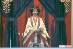 '90年11月に美智子さまが『即位礼正殿の儀』で御帳台にのぼられた場面