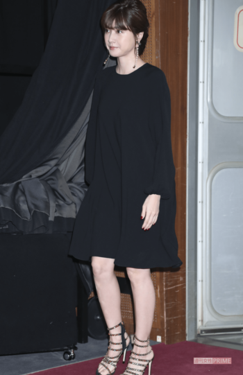 内田有紀（47）NHK・BSプレミアムの時代劇『荒神』の試写会に登場した際のドレス姿。美しさをキープする内田は、今年デビュー30周年。8年ぶりにショートヘアにして話題になっている