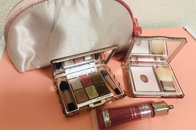 デパートコスメを愛用。値段は高いけど、量がたっぷり入っていることも多いし発色がよく、少量ですむことも多いので、1回あたりの単価で考えると実はドラッグストアで購入するプチプラと値段が変わらない商品も多い