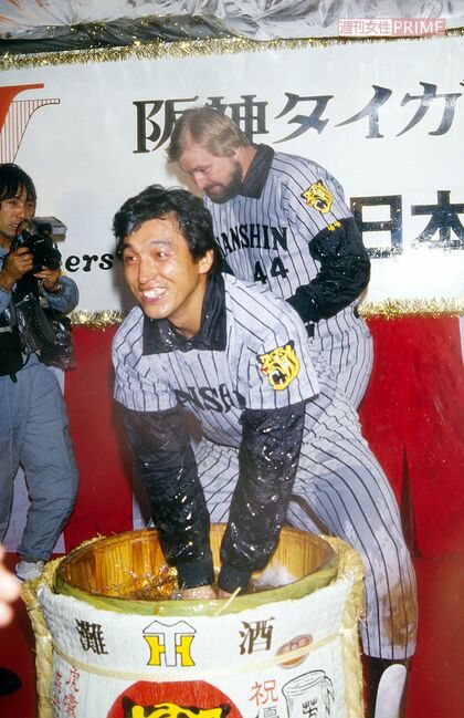 1985年に日本一になった阪神タイガース、祝賀会に参加した真弓明信、バース
