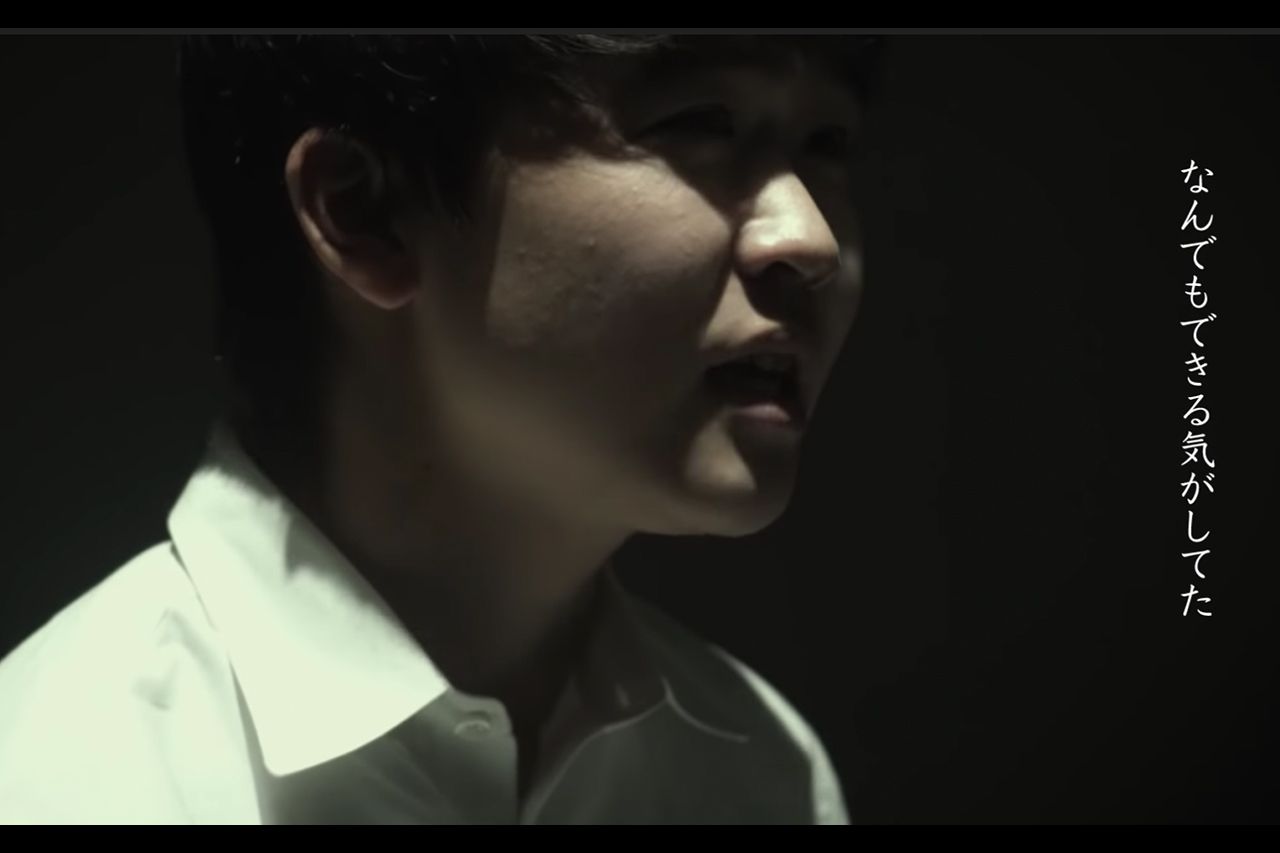 瑛人の『香水』をカバーする鈴木福（YouTubeより）