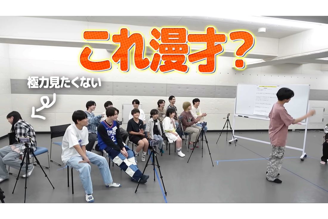 問題となった伯井太陽（左端）の振る舞い（『ジュニアCHANNEL』より）