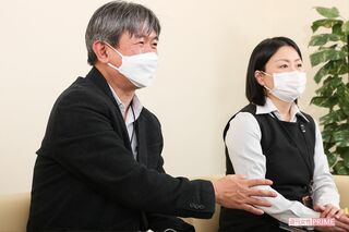 小原正泰チーフ・プロデューサー（左）と今村史子チーフ・プロデューサー（右）撮影／斎藤周造