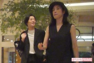 1回目の打ち上げの（左）竜星と（右）天海。同じ事務所のふたりは、談笑しながら会場へ