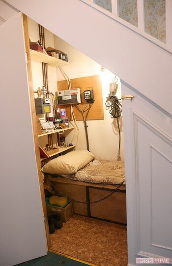 プリベット通り4番地のダーズリー家。階段下にはハリーの部屋（撮影／吉岡竜紀）