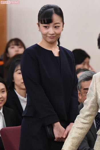 『聴覚障害児を育てたお母さんをたたえる会』に出席された佳子さま