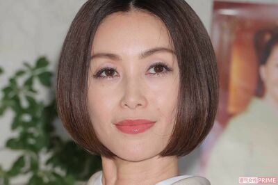 酒井法子『碧いうさぎ』イメージの“うさ耳”バニー姿を披露で「求めてない」「介護はどうした」戸惑いの声