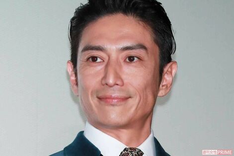 伊勢谷友介、上半身を露わにしたセクシー投稿が「肌に年齢を感じる」「完全にオジサン」激変の近影が波紋
